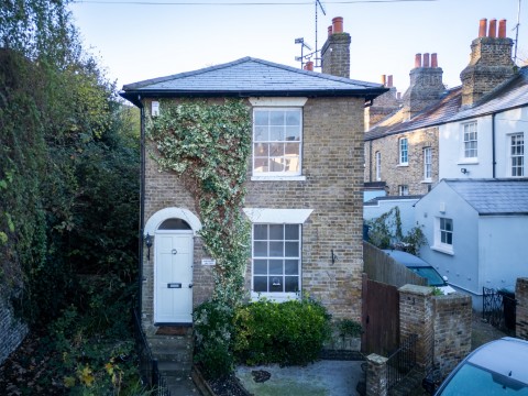 View Full Details for South Hill Road, Gravesend, Kent, DA12 1LA