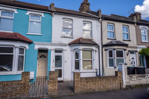 View Full Details for Victoria Road, Northfleet, Gravesend, Kent, DA11