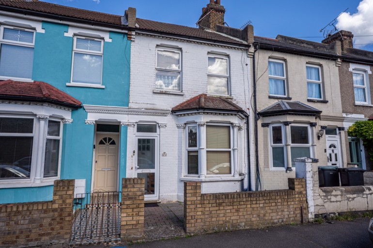 Victoria Road, Northfleet, Gravesend, Kent, DA11