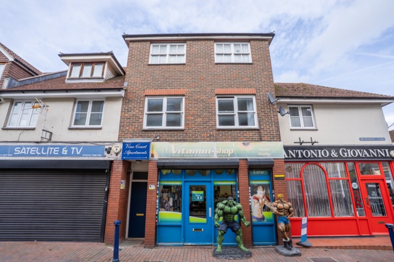 Vine Court, Brewhouse Yard, Gravesend, Kent, DA12 2EJ